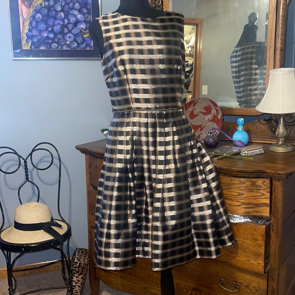 Tahari evening holiday dress
